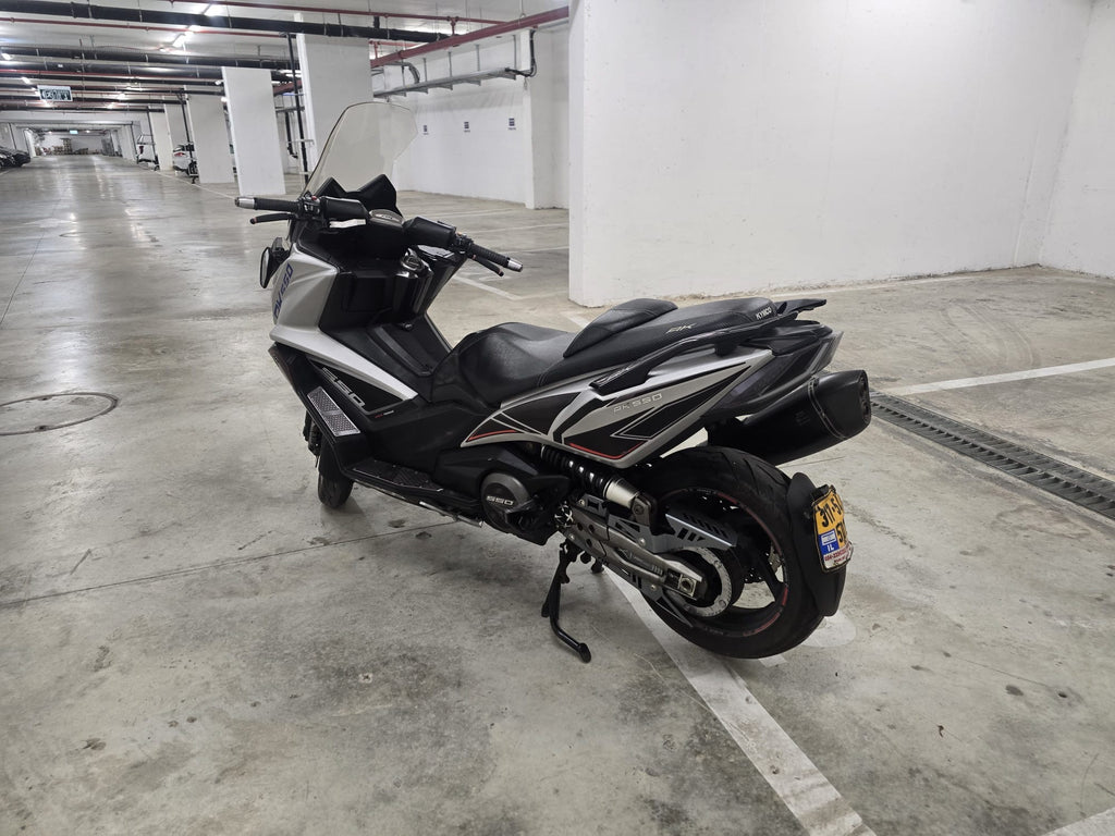 2017 AK 550