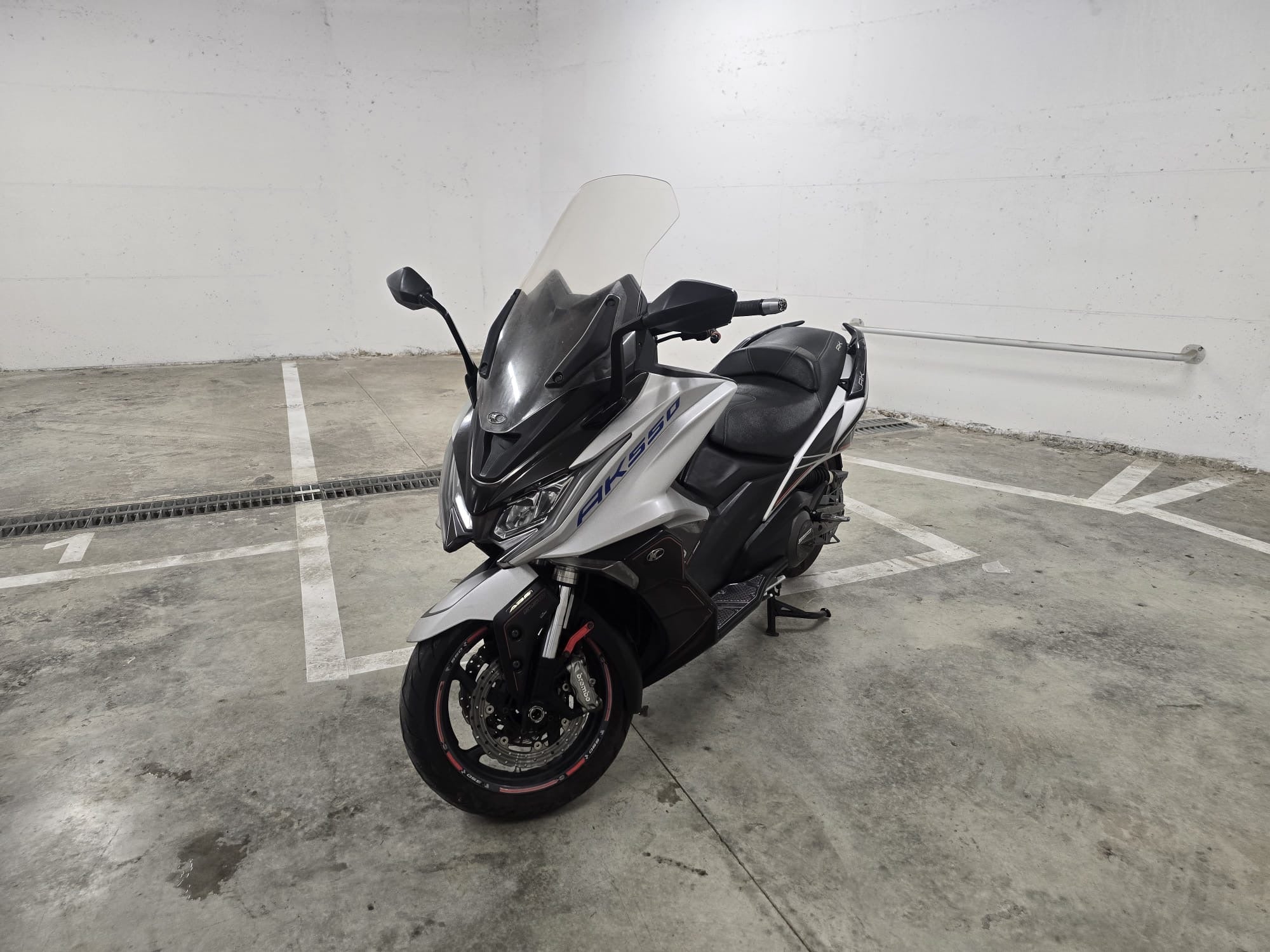 2017 AK 550